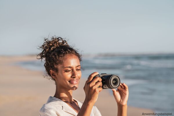 Sony Alpha 6700 (ILCE-6700) + SEL 18-135mm 