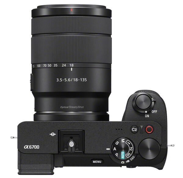 Sony Alpha 6700 (ILCE-6700) + SEL 18-135mm 