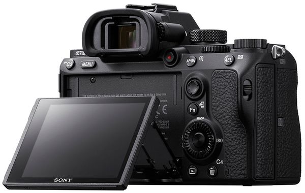 Sony Alpha 7 III (ILCE-7M3) + SEL 28-70mm OSS FE  schwarz