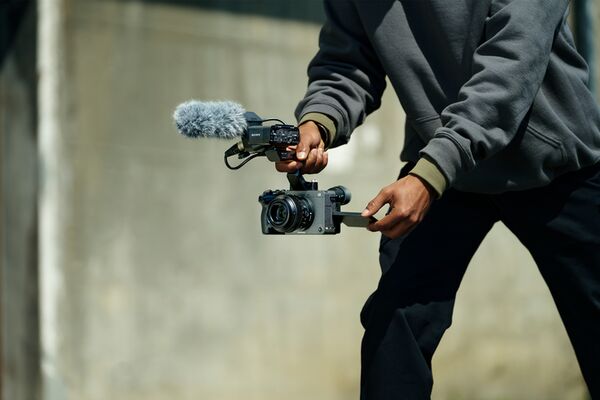 Sony Alpha FX2 Cinema Line (ILME-FX2) inkl. XLR-Griffeinheit 