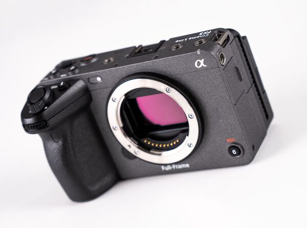 Sony Alpha FX3A Cinema Line (ILME-FX3A)   Sony FE-Mount