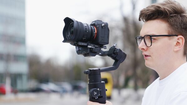 Sony SEL 16-35mm f/4.0 G PZ  Sony FE-Mount