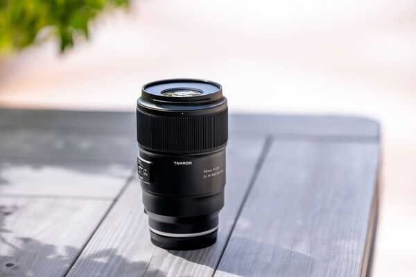 Tamron 90mm f/2.8 Di III MACRO VXD   Sony FE-Mount