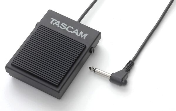 Tascam Fußschalter (Taster) mit wählbarer Polarität. Kabellänge 1,80m, 6,3mm Klinkenstecker 