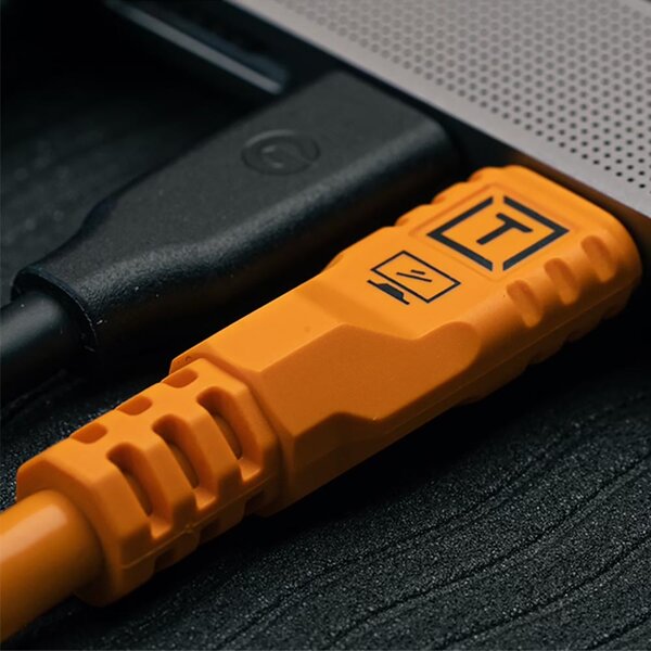 Tether Tools TetherPro Optima 10G Datenkabel USB-C an USB-C rechtsgewinkelt - 9,4 m  orange