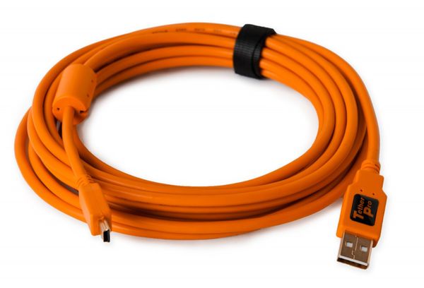 Tether Tools TetherPro USB-Datenkabel für USB 2.0 Typ A an USB 2.0 Mini-B (5-Pin) - 4,6 Meter Länge  orange