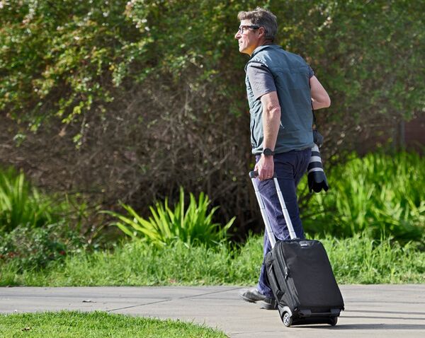 Think Tank Essentials Convertible-Rucksack auf Rollen 