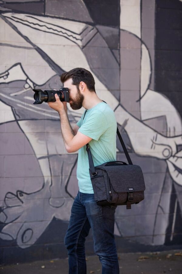 Think Tank Vision  13 graphite