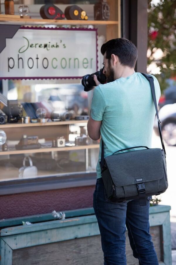 Think Tank Vision  13 graphite