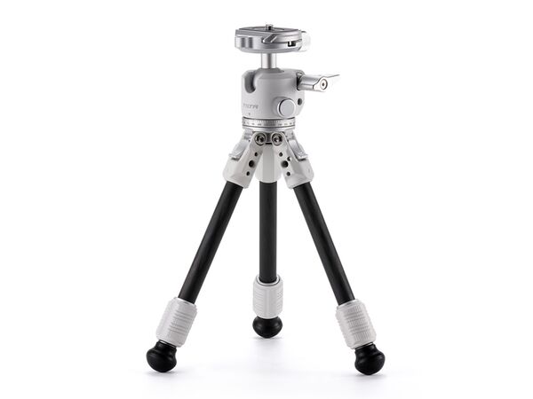 Tilta BT03 Tischkugelkopf mit 1-stufigen Stativbeinen aus Kohlefaser (3KG)  schneeweiß