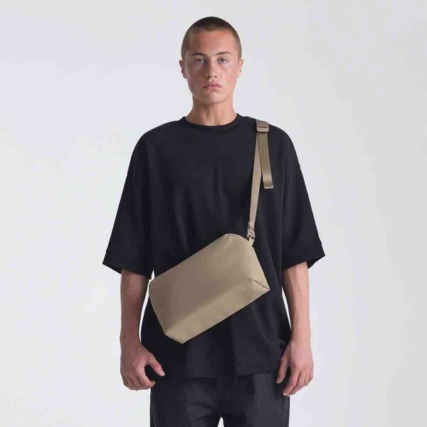 Urth Dolomite Camera Sling  beige