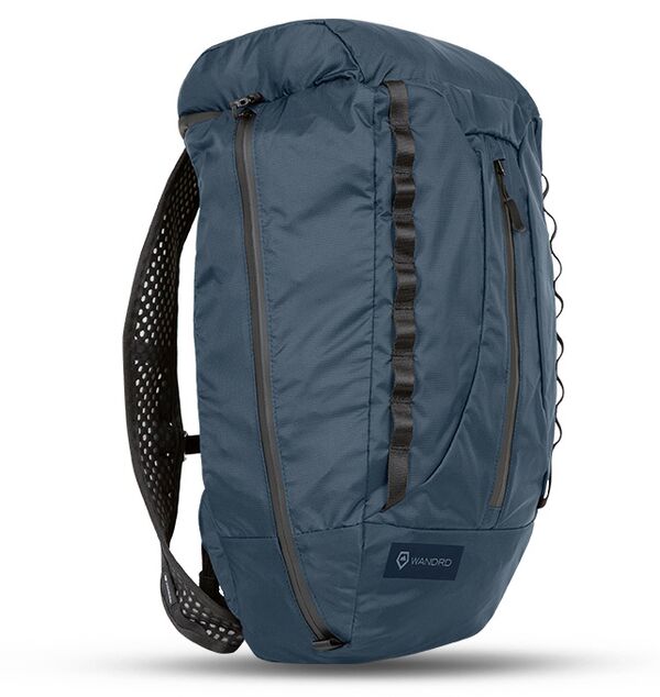 Wandrd Faltrucksack VEER 18 L mit aufblasbarem Rückenpolster  Cobalt