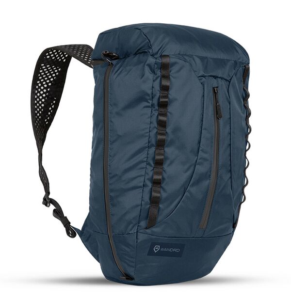 Wandrd Faltrucksack VEER 18 L mit aufblasbarem Rückenpolster  Cobalt