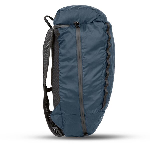 Wandrd Faltrucksack VEER 18 L mit aufblasbarem Rückenpolster  Cobalt