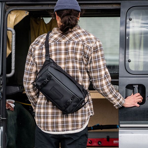 Wandrd ROGUE Sling  Black 9L