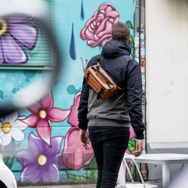 Wandrd ROGUE Sling  Sedona Orange 6L