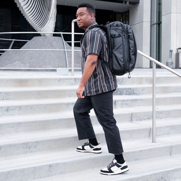 Wandrd Transit Travel Backpack Essential+ Bundle  schwarz 45L