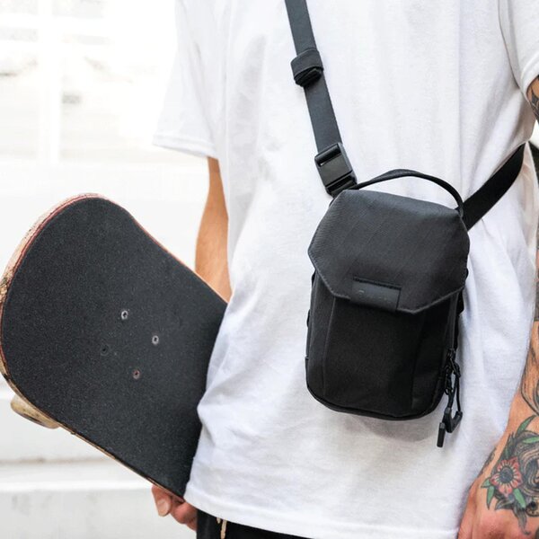 Wandrd X1 Cross Umhängetasche Black  Small