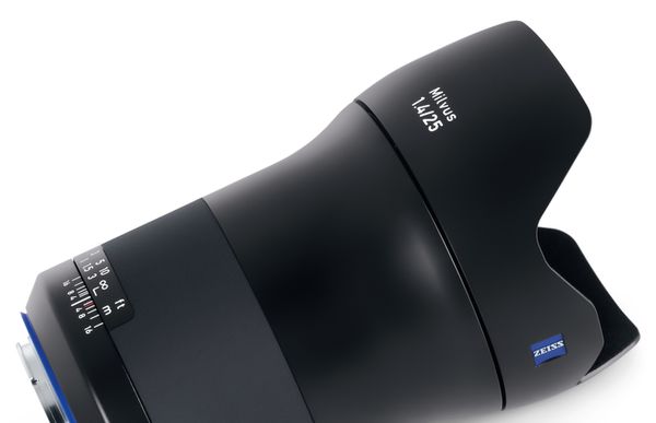 Zeiss Milvus 25mm f/1,4 ZE  Canon EF