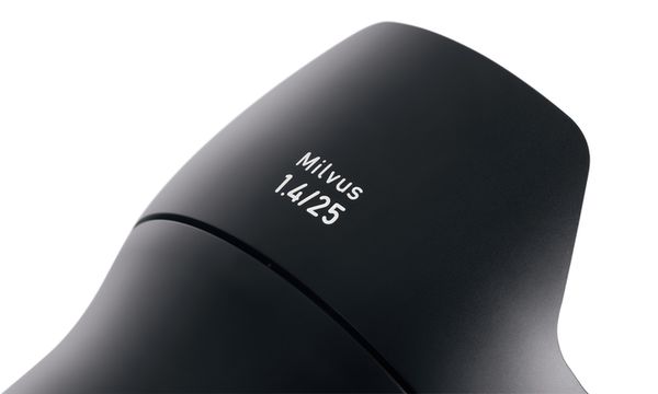 Zeiss Milvus 25mm f/1,4 ZE  Canon EF