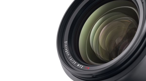 Zeiss Milvus 35mm f/1,4 ZE  Canon EF