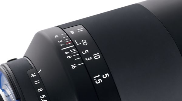 Zeiss Milvus 35mm f/1,4 ZF-2  Nikon FX