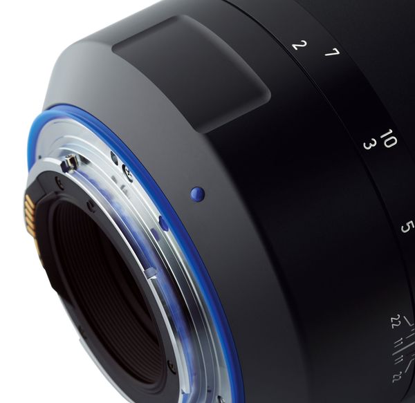 Zeiss Milvus 135mm f/2,0 ZE  Canon EF