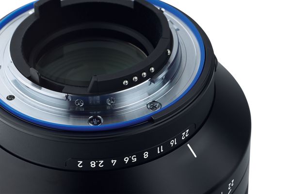 Zeiss Milvus 135mm f/2,0 ZF.2  Nikon FX