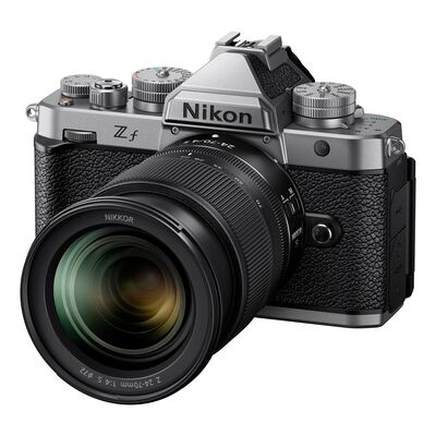 Nikon Z f + Nikkor Z 24-70mm f/4,0 S  silber