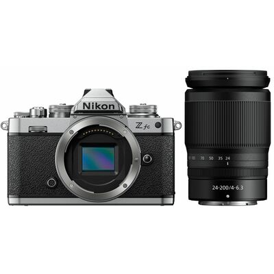Nikon Z fc + Nikon 24-200 mm f/4,0-6,3 VR 