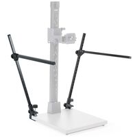 Kaiser Haltegestänge bestehend aus zwei Haltestangen jeweils mit Querstange und Klemmsockel. Kantenlänge 20 mm. 