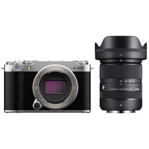 Fujifilm X-M5 + Sigma AF 18-50mm f/2,8 DC DN  silber