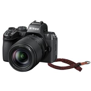 Nikon Z50 II + DX 18-140 VR + Gratis C-Rope Kameragurt The Traveler 125cm Red Dots 