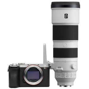 Sony Alpha 7C II (ILCE-7CM2) + 200-600mm f/5.6-6.3 G OSS  silber