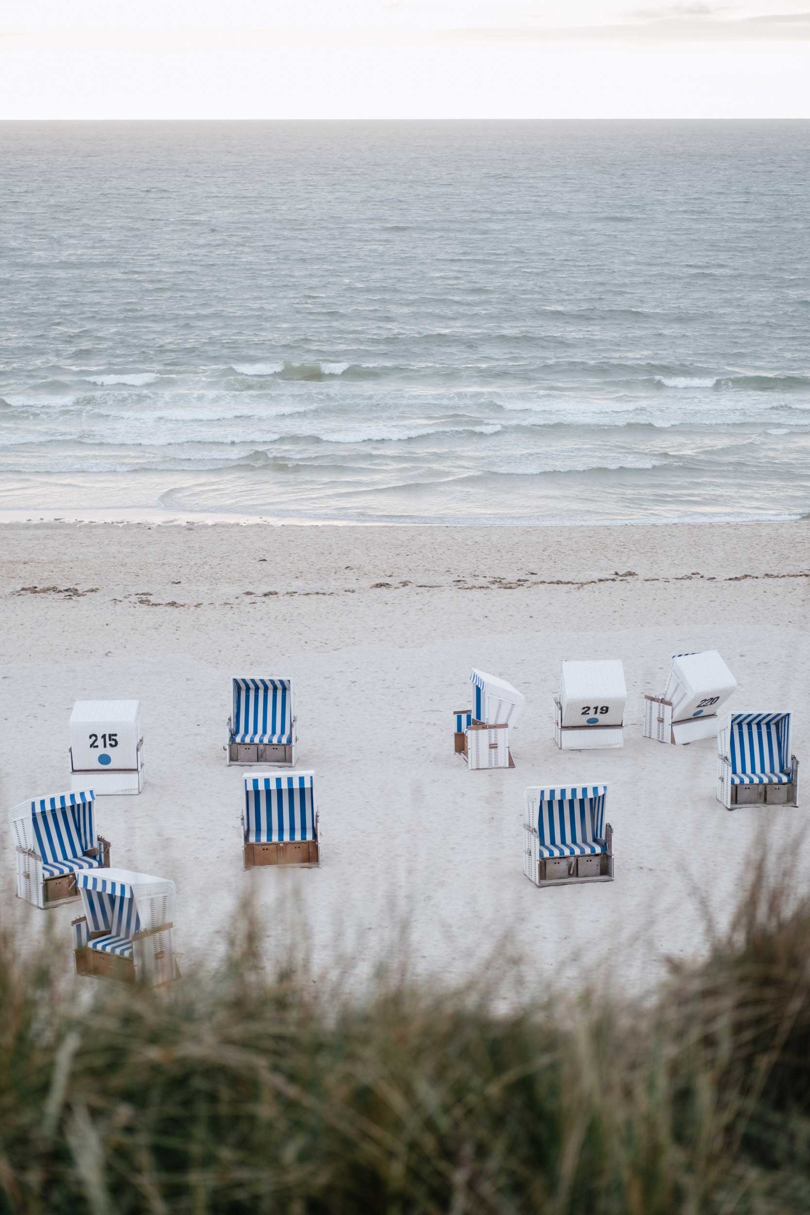 Strandkörbe Sylt (Hannes Wittkopf - Fujifilm X-T4, 50mm f/2,0)