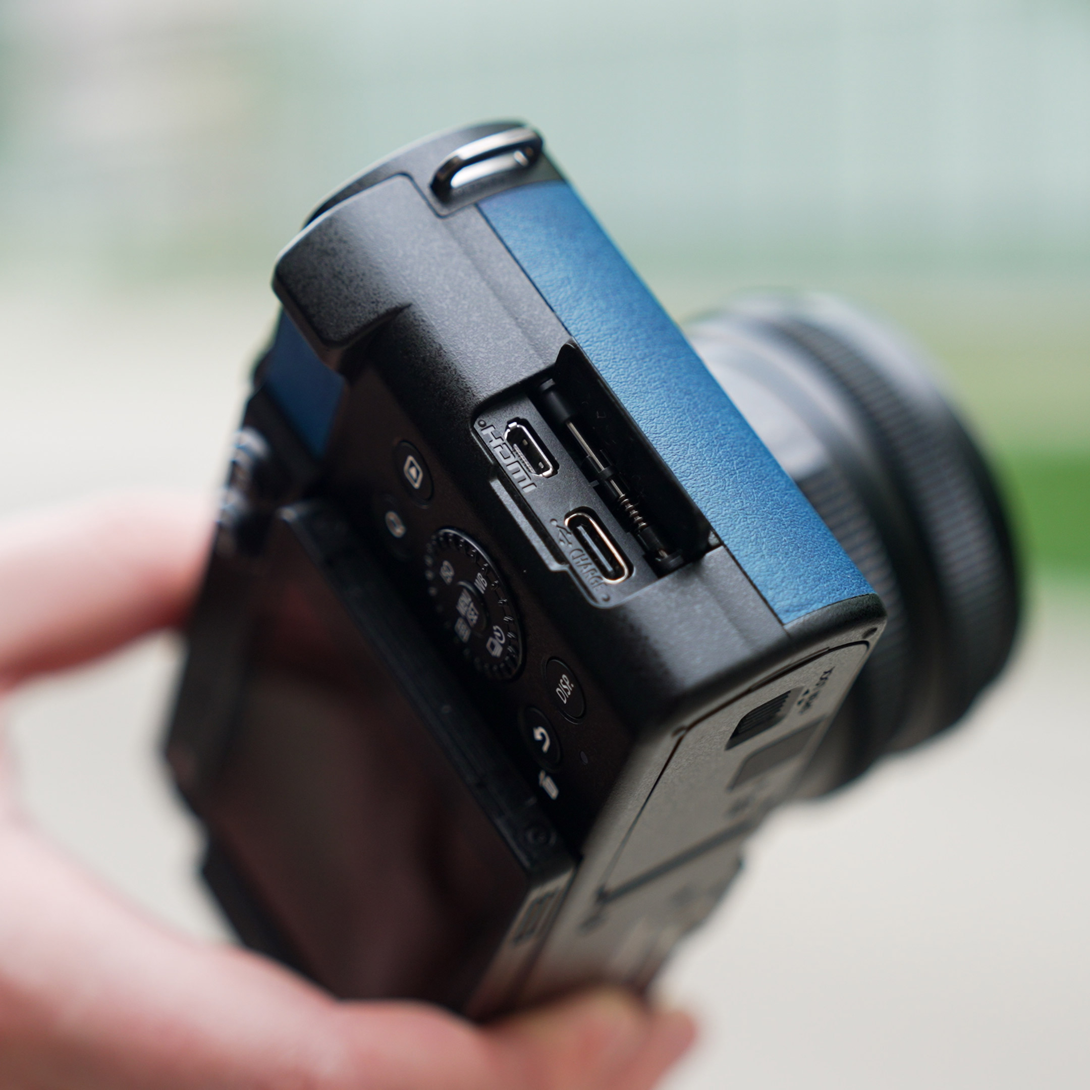 AnschlÃ¼sse der Lumix S9 - USB C und Micro SD