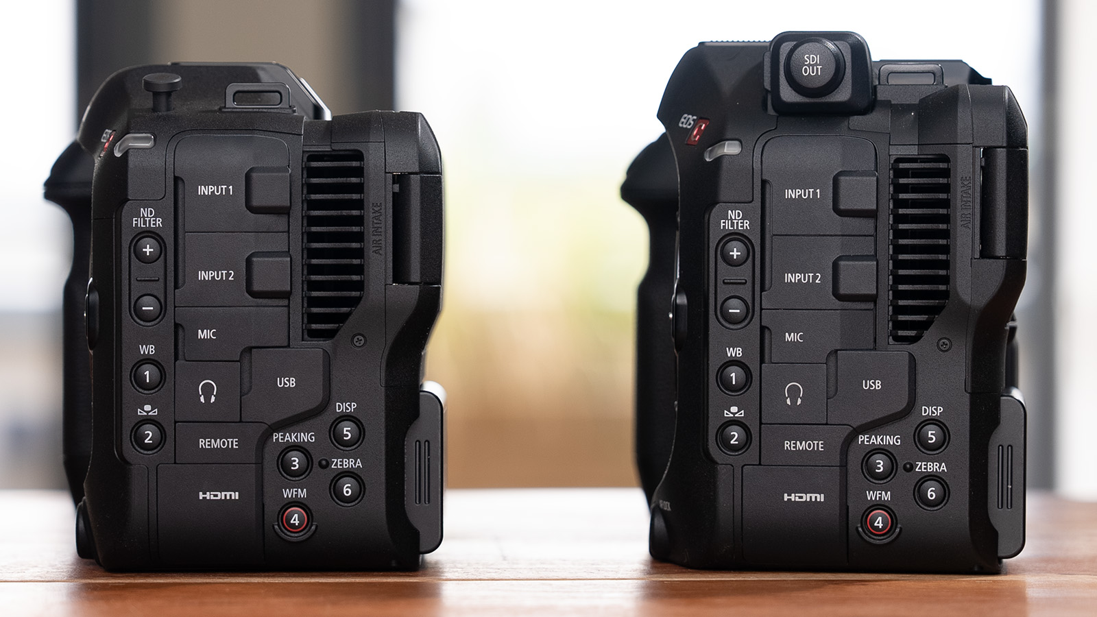 Anschlüsse im Vergleich: Canon EOS C70 (links) und C80 (rechts)
