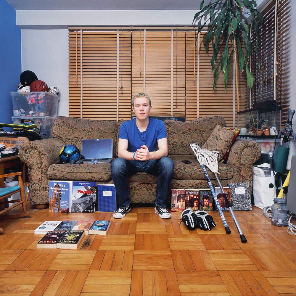 Jugendlicher in seinem Zimmer