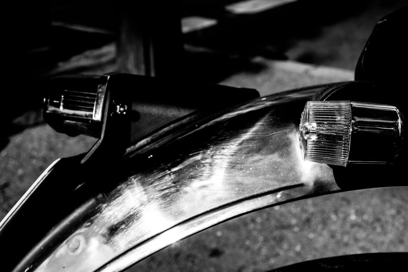 foto-koch-artikel-thomas-stelzmann-silberstreifen-schutzblech-eines-alten-motorrades