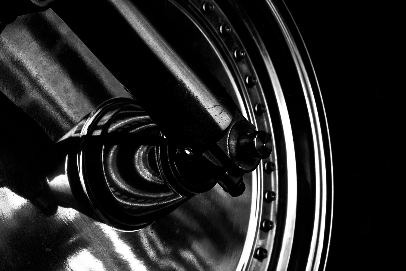 foto-koch-artikel-thomas-stelzmann-silberstreifen-vorderrad-einer-harley