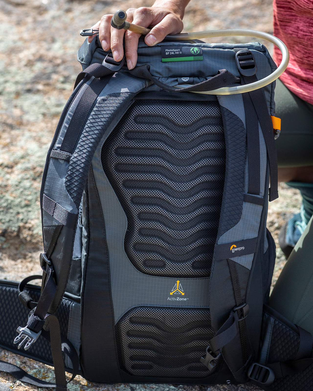 Fotorucksack mit Beckengurt, Brustgurt und weiteren Funktionen wie Trinkschlauch