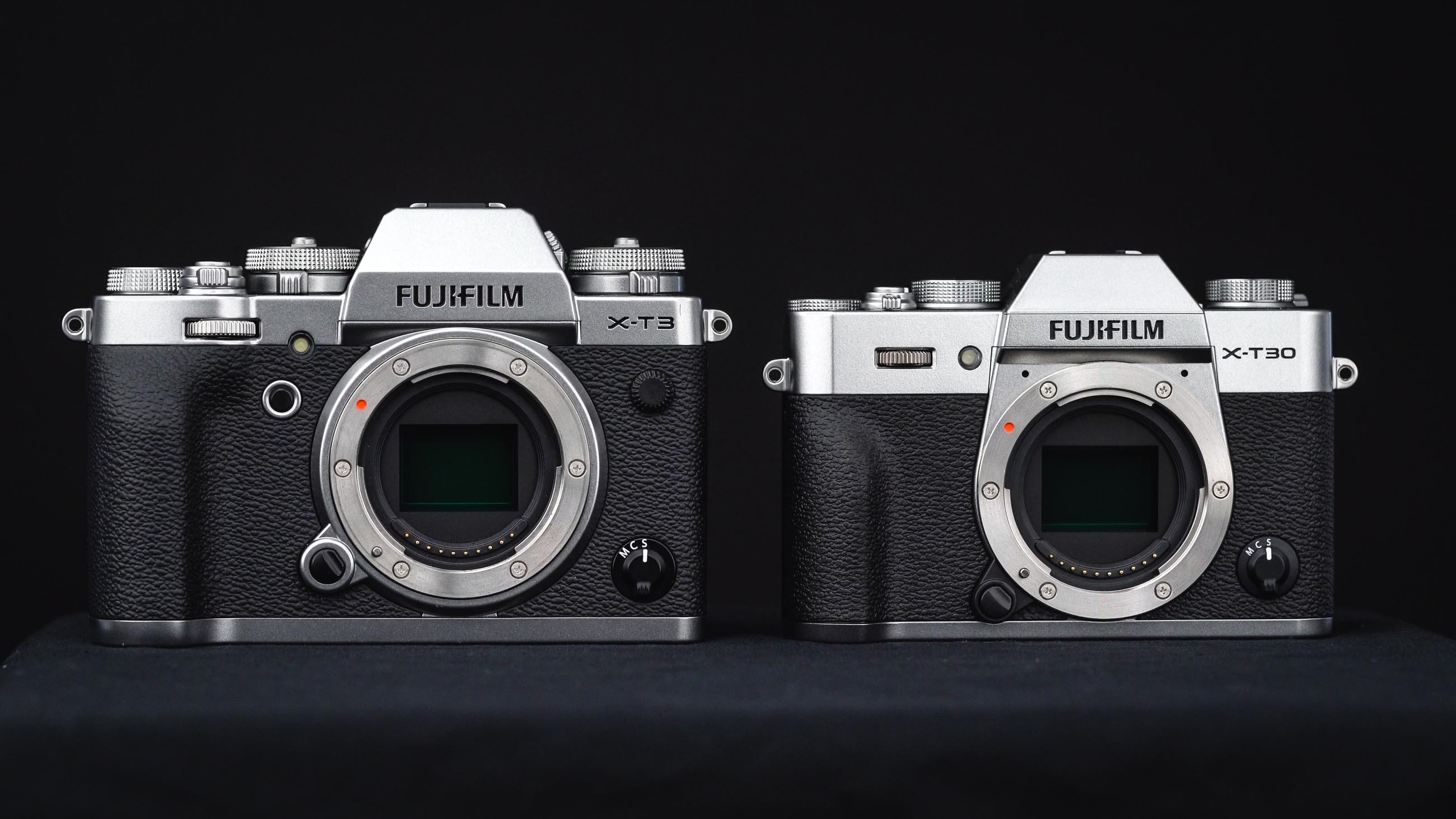 FujifilmX-T30 neben der X-T3