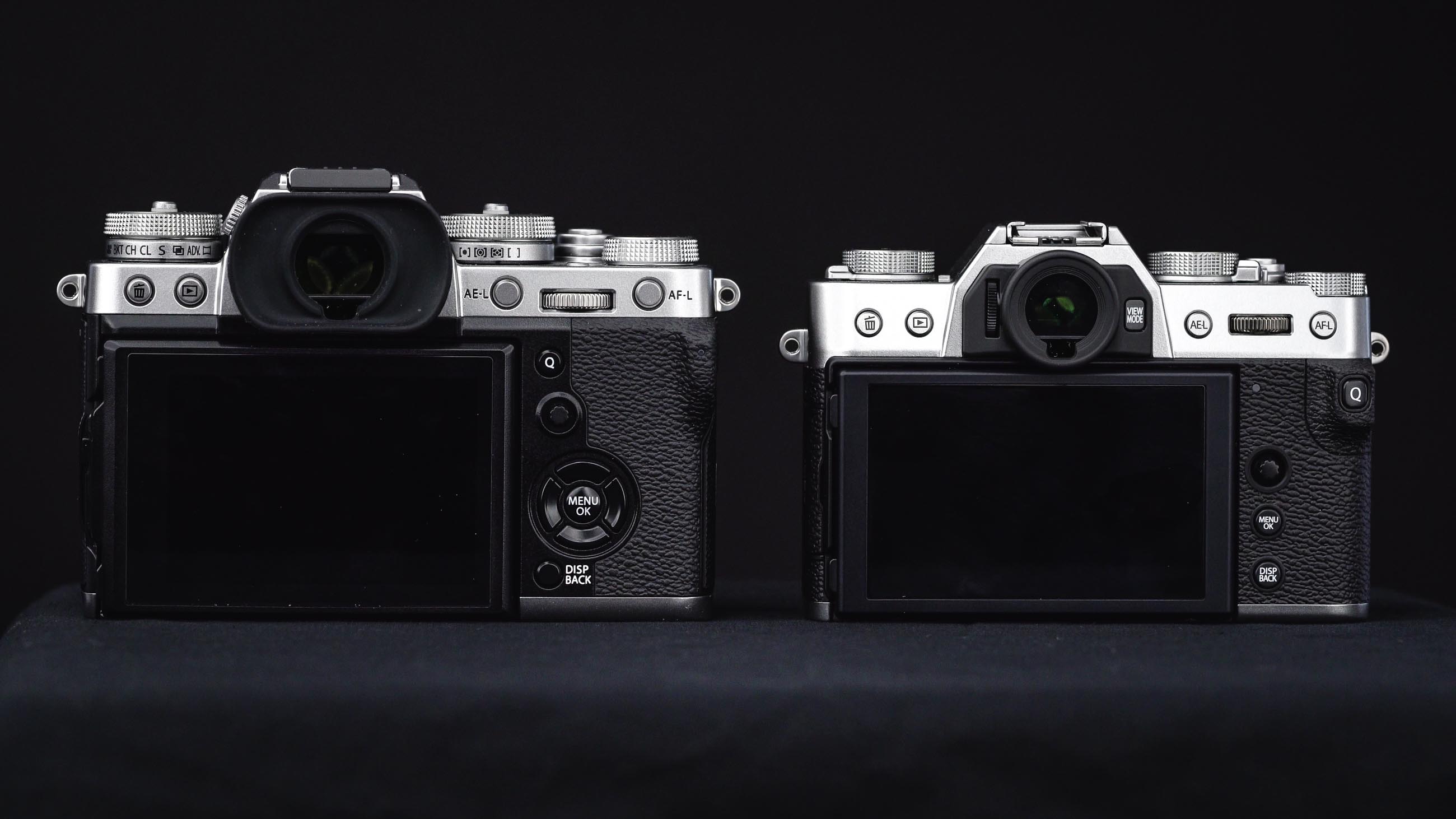 FujifilmX-T30 neben der X-T3
