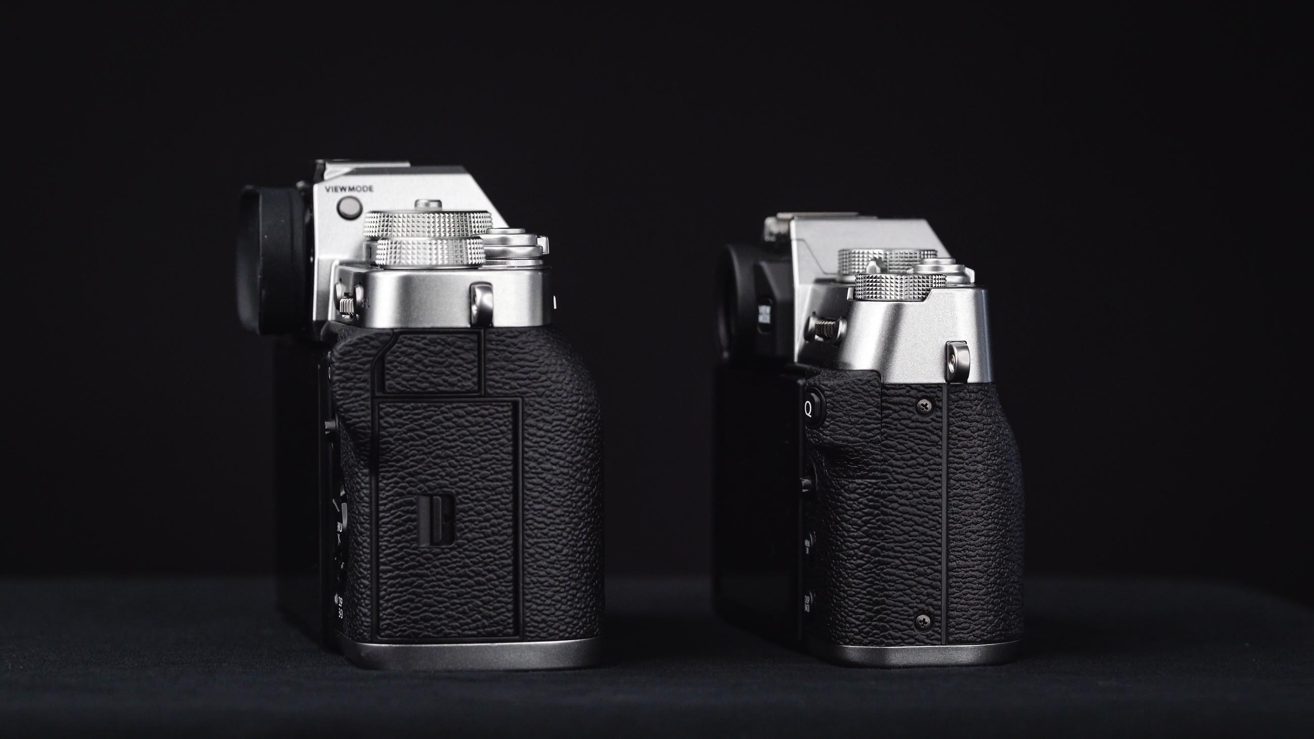 FujifilmX-T30 neben der X-T3