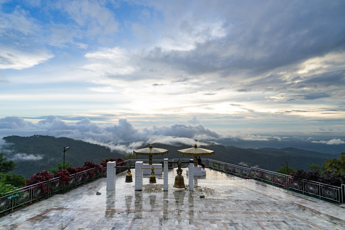 goldener-felsen-in-myanmar