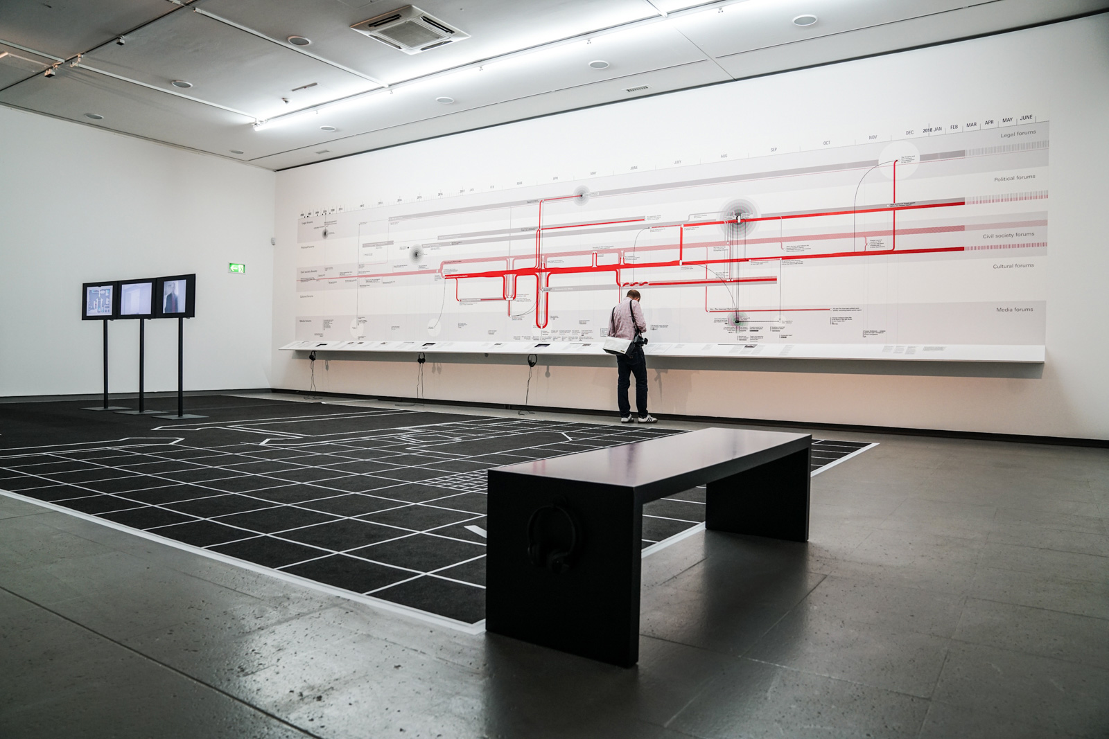 Im Zweifel für den Zweifel: Die große Weltverschwörung - Ausstellung im NRW Forum