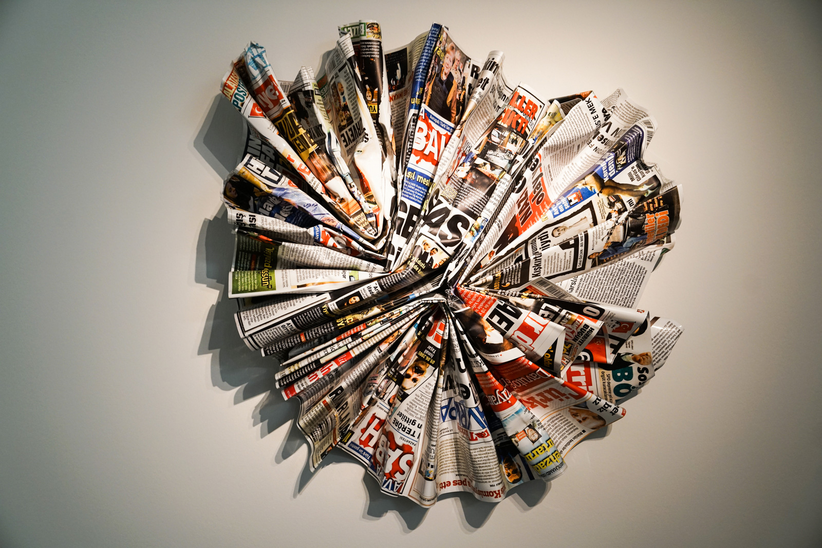 Im Zweifel für den Zweifel: Die große Weltverschwörung - Ausstellung im NRW Forum