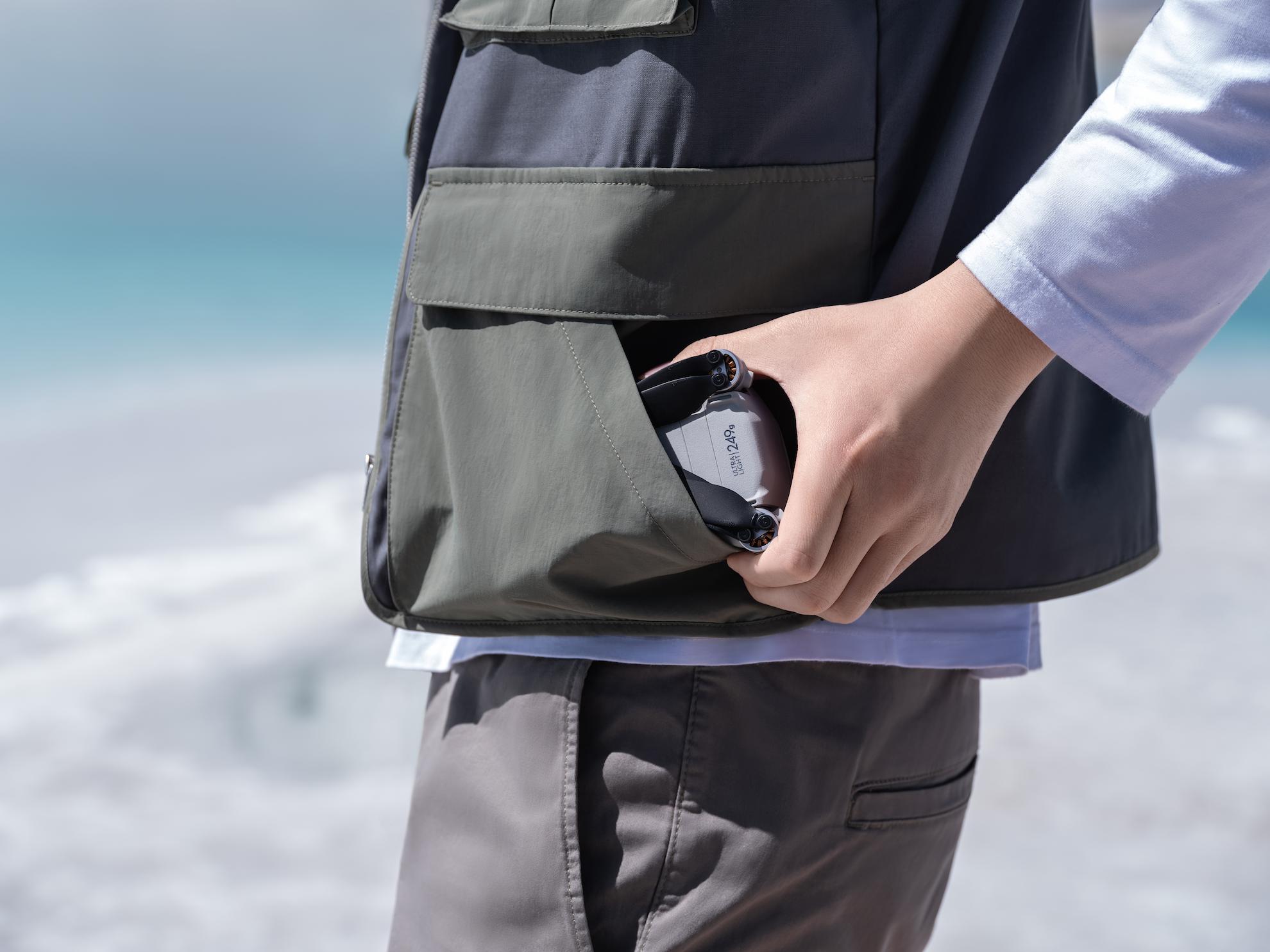 Eine kompakte Drohne im Jackentaschen Format