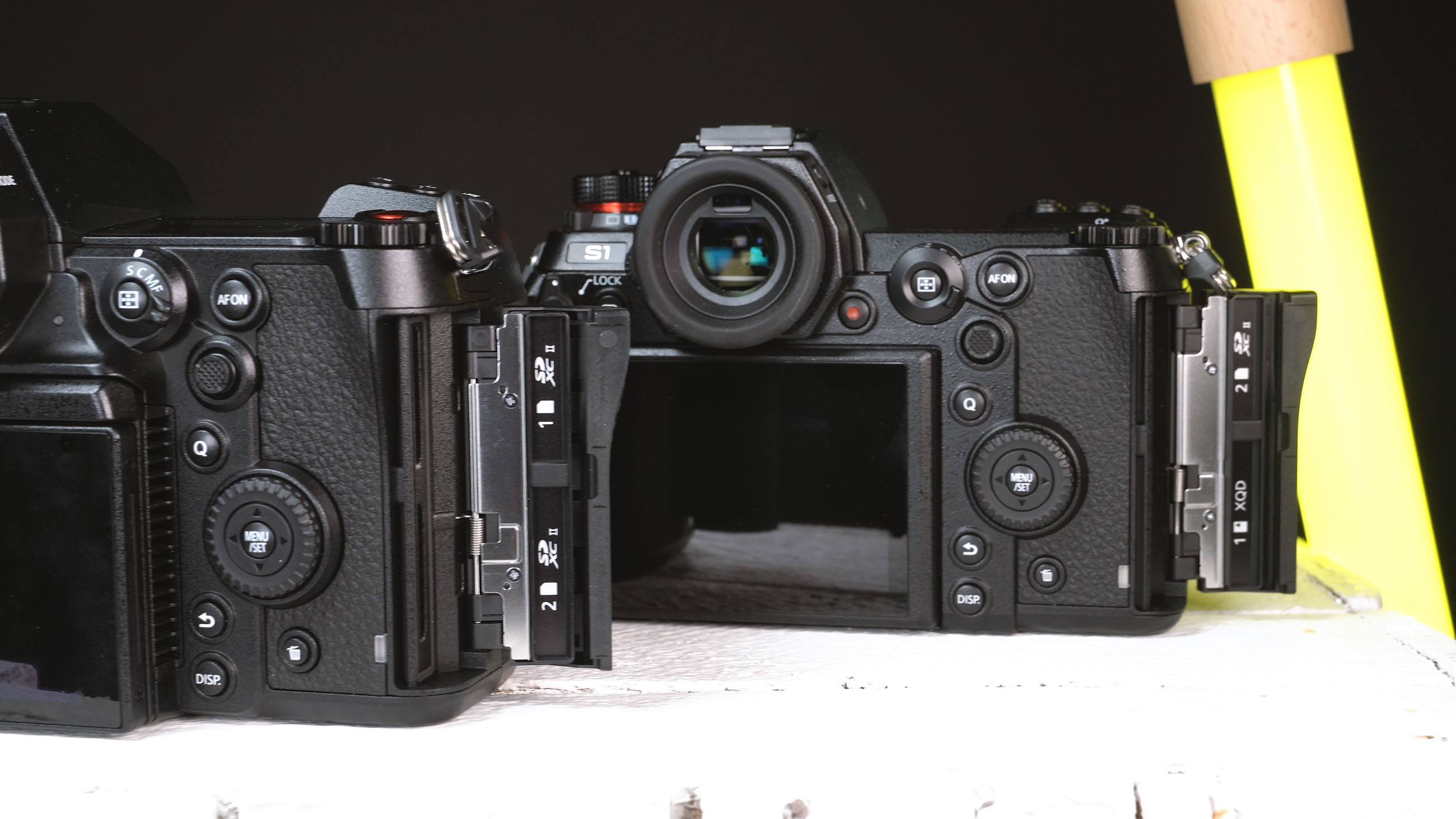 Speicherkarten Slots der S1H und der S1