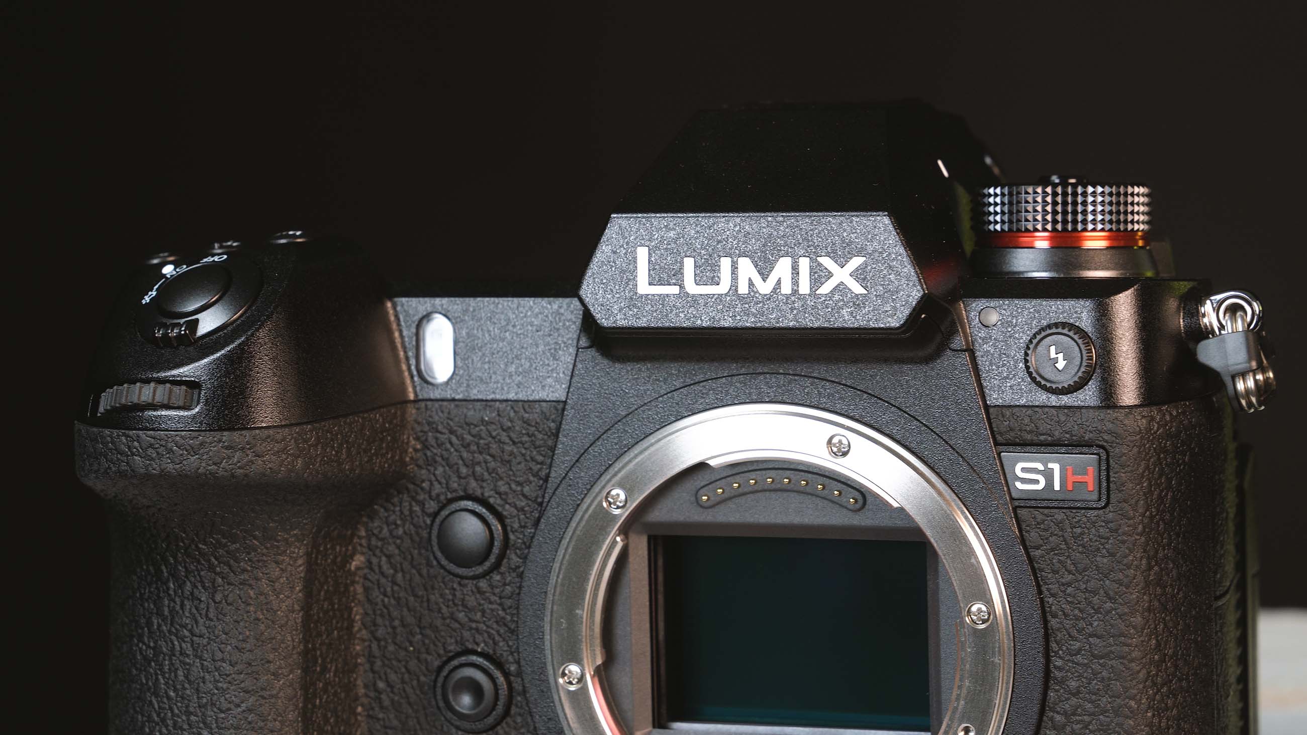 Lumix S1H Vorderseite und Sensor